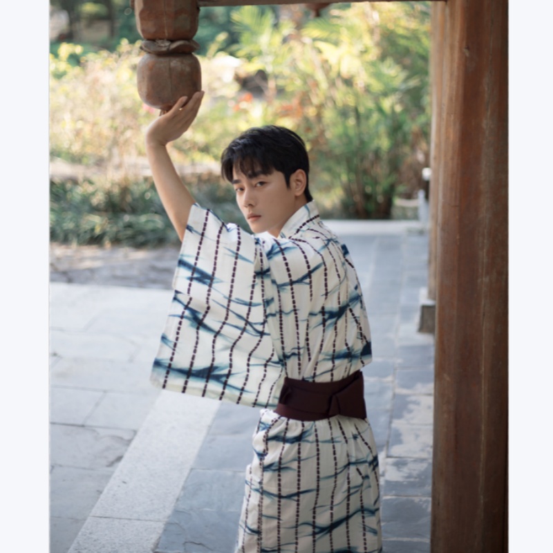 Kimono Tradicional Japonés de  - Traditional Japanese Men'S Formal Wear reseña y precio